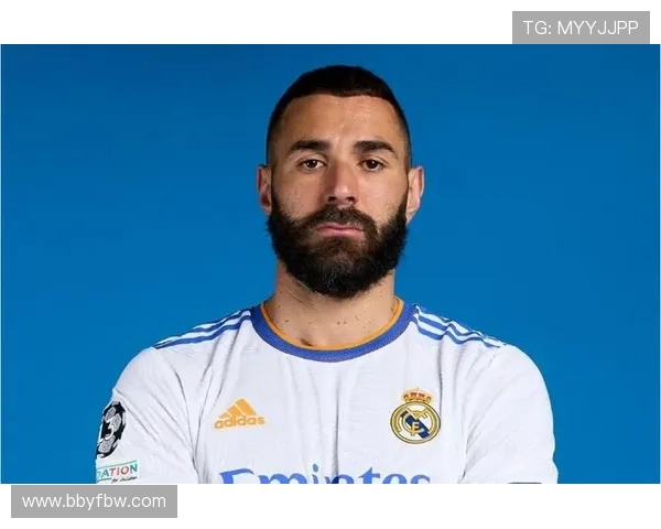 卡里姆·本泽马：从逆袭之路到世界足坛的传奇锋霸