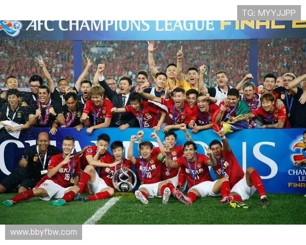 广州足球队的转型之路：从传统强队到现代化职业俱乐部的蜕变与挑战